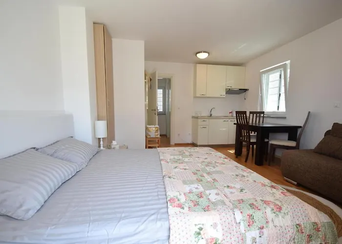 Rosemary Apartment Malinska