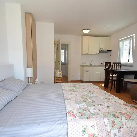 Rosemary Apartment Malinska